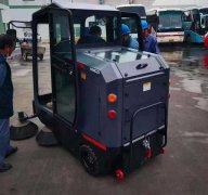 人工清掃效率低？用電動(dòng)掃地車(chē)