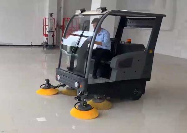 電動(dòng)掃地車(chē)廠(chǎng)家哪家好？?jì)r(jià)格怎么樣